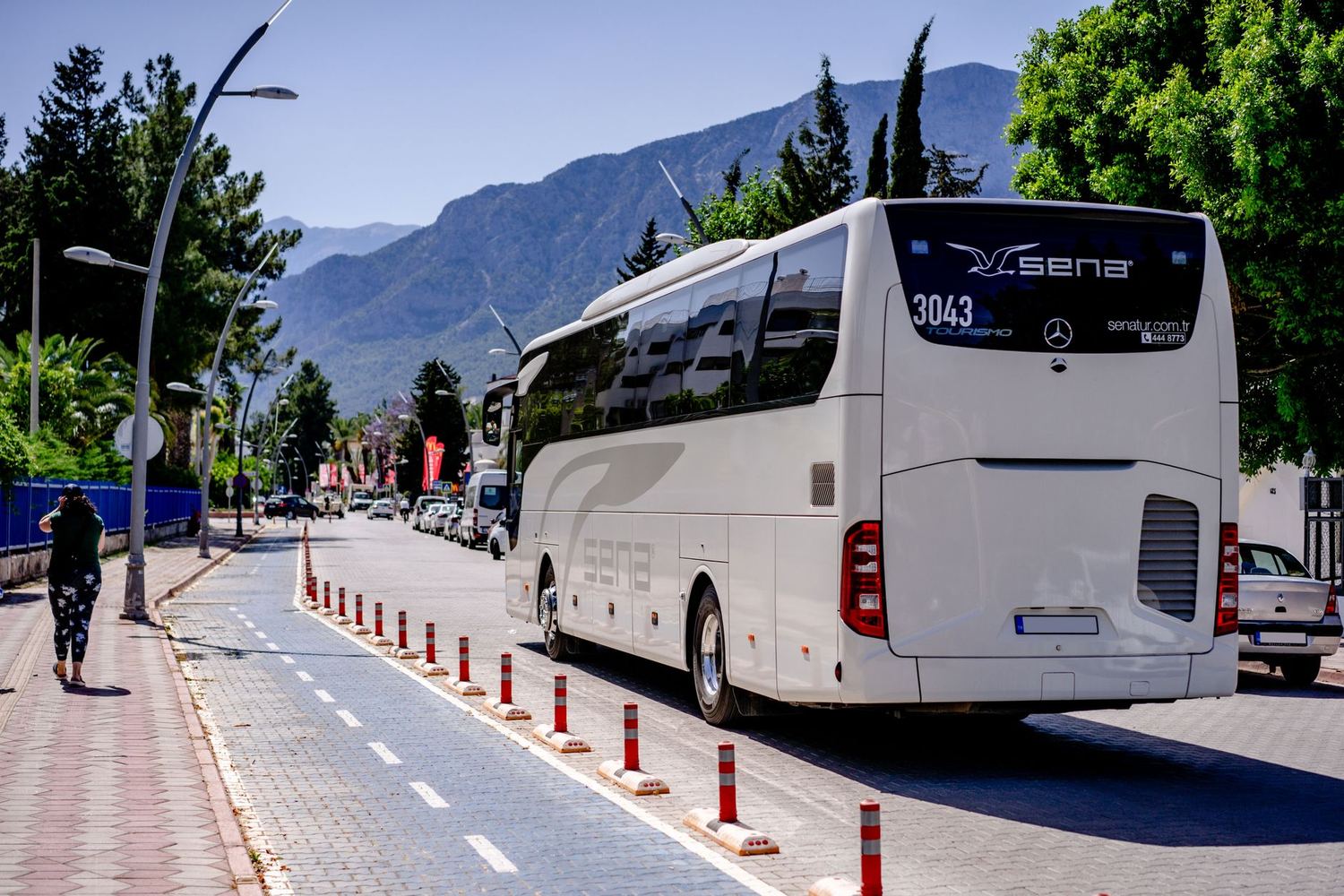 Mini Coach & Motor Coach chauffeur vehicle